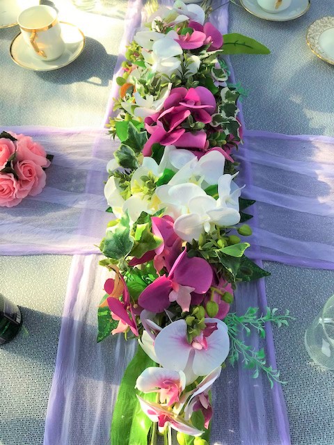 Tischdekoration Blumengirlande